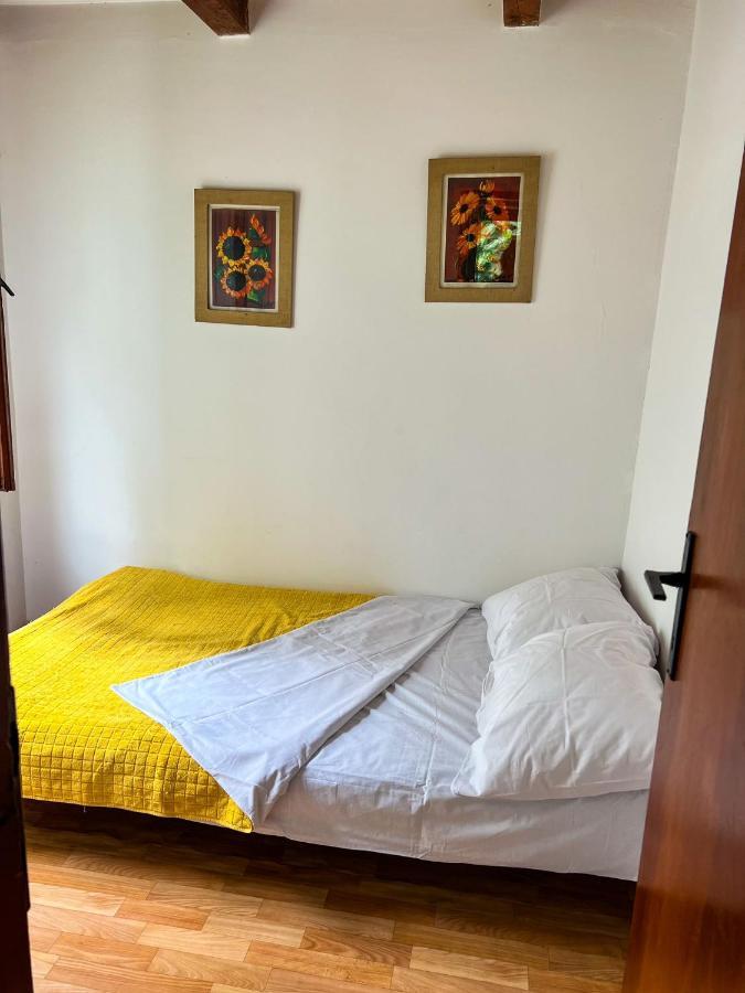 Varljivo Leto, Fruska Gora Cortanovci Exterior foto
